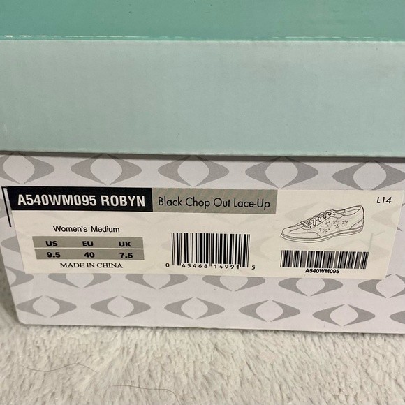 NEW Apex Robyn Petal Sneakers Women’s Size 9.5 Black Leather Cut Out Flowers - Picture 14 of 16